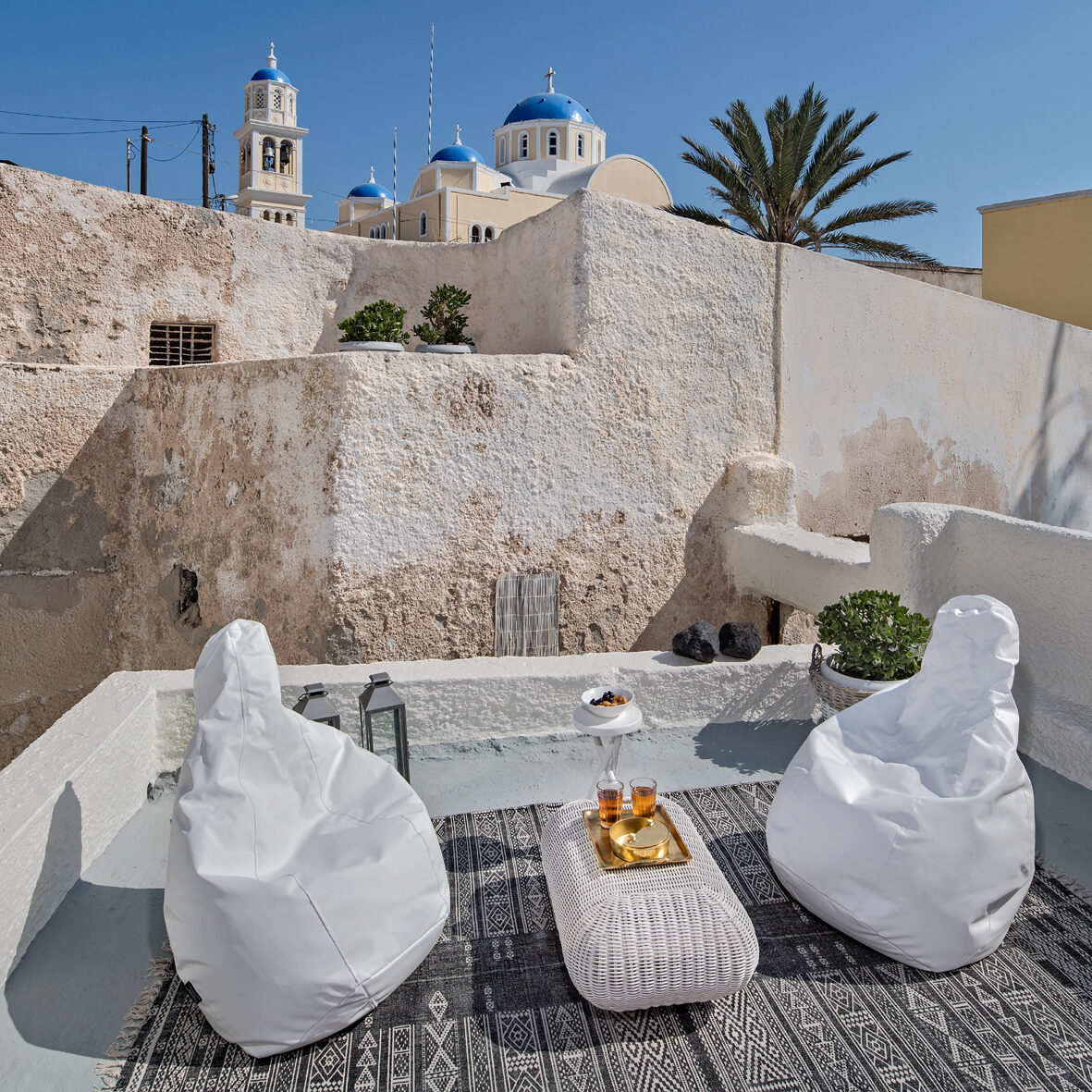 Σαντορίνη – Ξενοδοχείο poofomania Σαντορίνη – Ξενοδοχείο poofomania