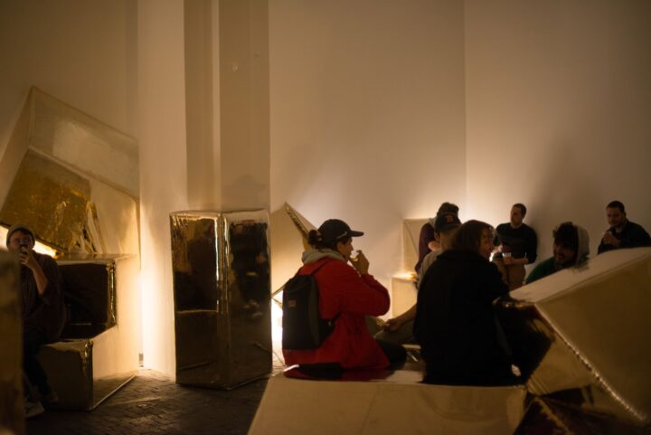 DEMOS BAR GOLD – Κέντρο Σύγχρονης Τέχνης της Γενεύης poofomania